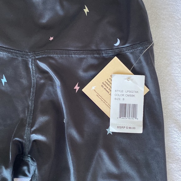 Beyond Yoga Black Star Print Set - Picture 7 of 8